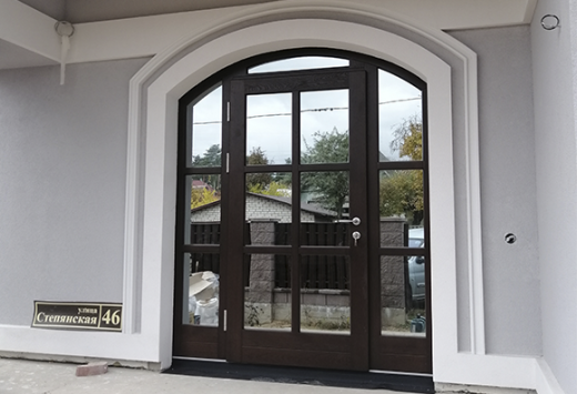 Входные деревянные двери из дуба