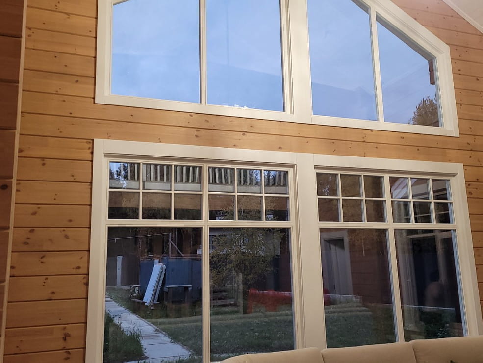 Деревянные окна из сосны в частном доме