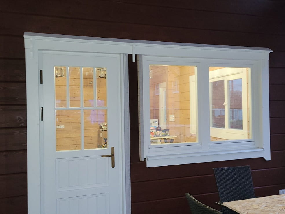 Деревянные окна из сосны в частном доме