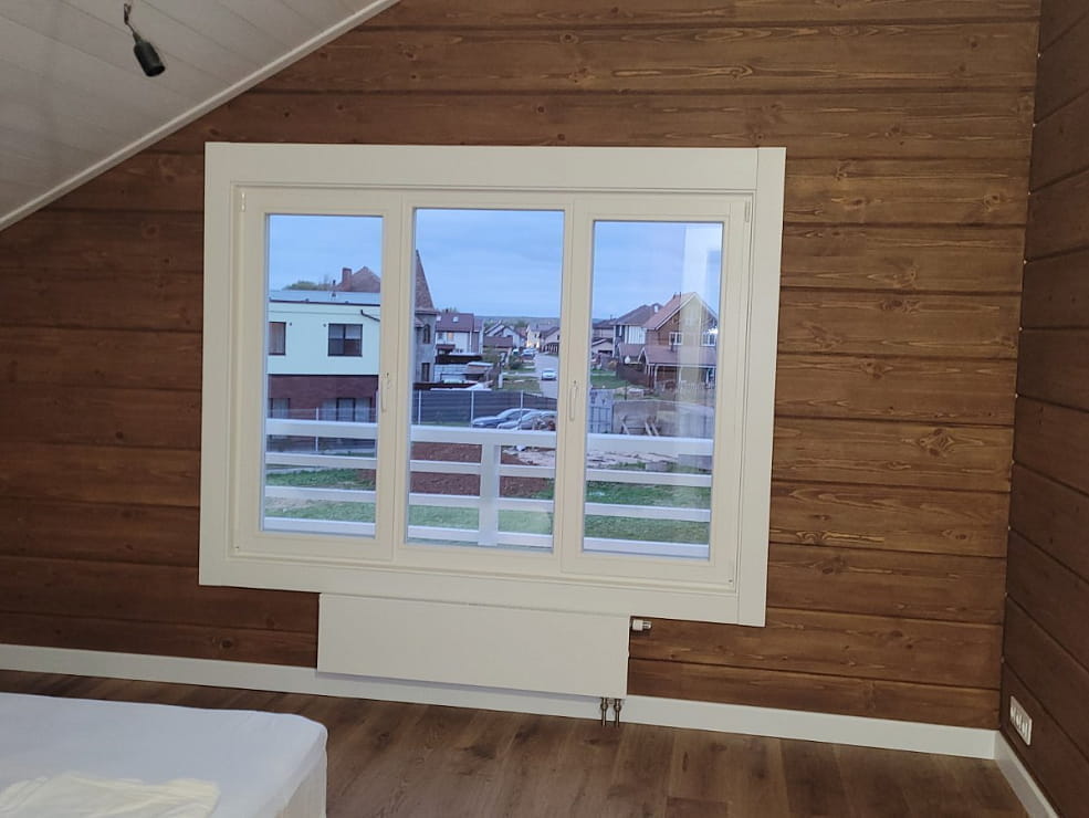 Деревянные окна из сосны в частном доме