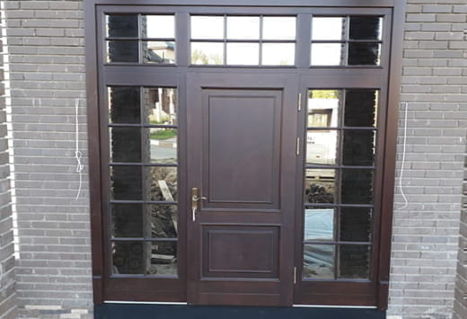 Входные деревянные двери из лиственницы