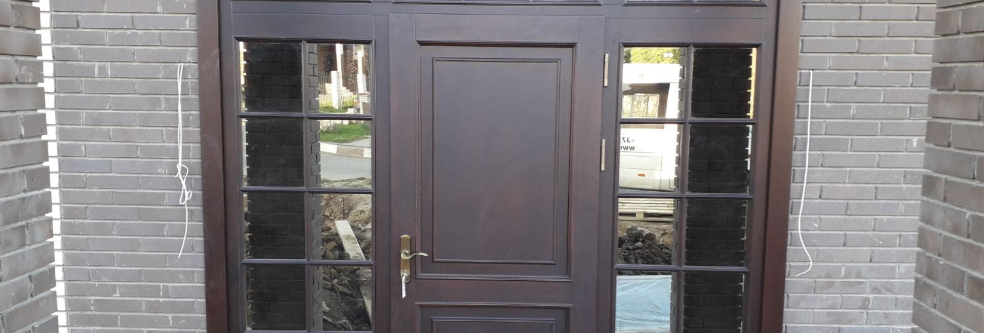 Входные деревянные двери из лиственницы