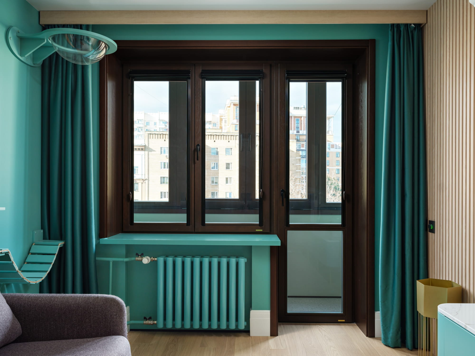 Деревянные окна на балкон Остекление балкона деревянными рамами